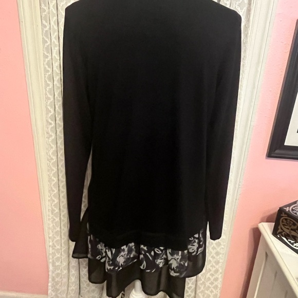 Top - Picture 2 of 8